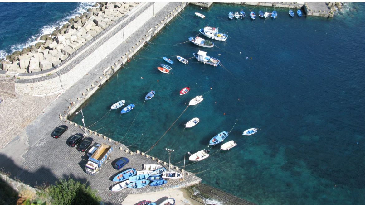 Porto_di_Scilla_-_View_from_Castello_Ruffo_-_Province_of_Reggio_Calabria,_Italy_-_25_Oct._2014